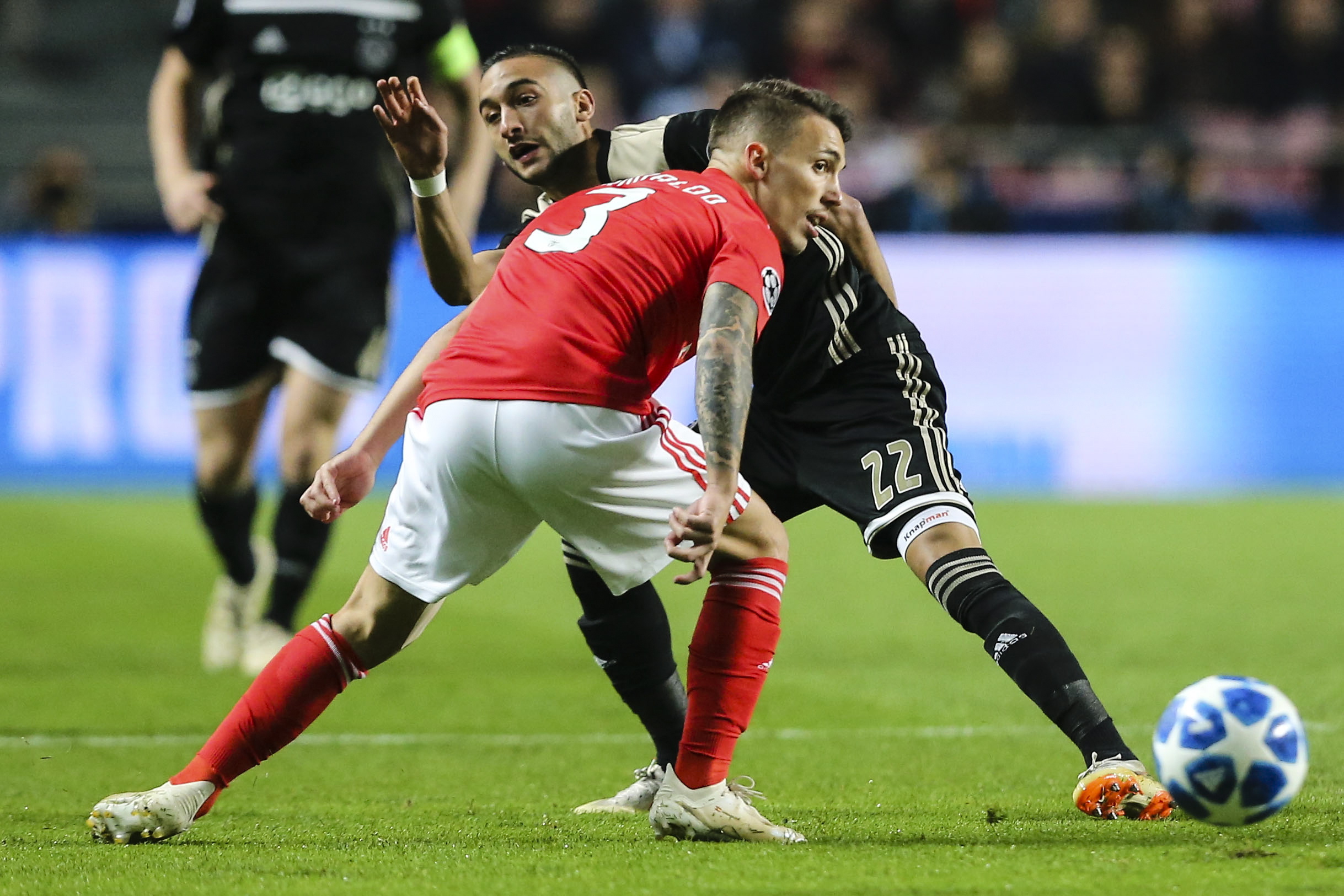 包含今晨尤文图斯备战荷甲上海海港围绕欧超杯扳平良机，现场解说直呼：清晨浙江队临场应变——欧超杯节点到来的词条