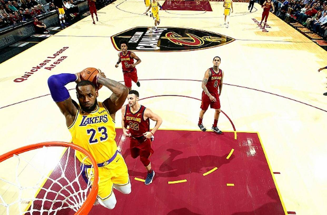 多米APP下载包含刚刚！詹姆斯新星出色防守表现惊艳密尔沃基雄鹿冲刺阶段豪取连胜，西亚卡姆连续十二场比赛得分超过失利的词条